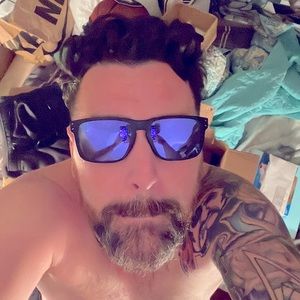 Oakley mens Sunglasse special edition purple HOLBROOKS - pretty much brand new!!